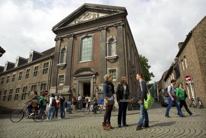 Holland High Potential Scholarship 2022 at Maastricht University – Netherlands