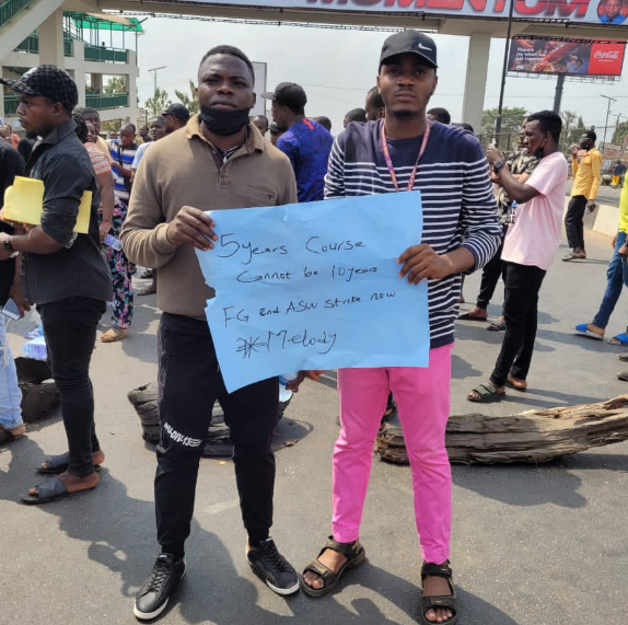 Angry UNIBEN students protest against ASUU strike