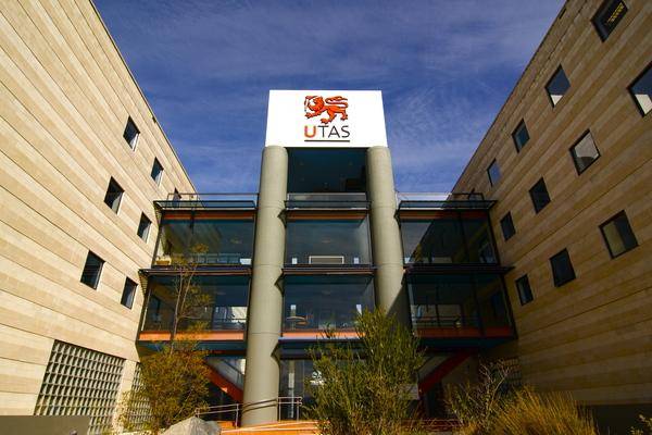 Dean of Sciences and Engineering Merit Scholarships at University of Tasmania, Australia 