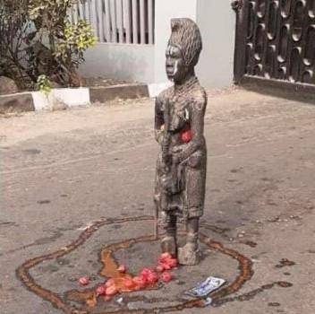 Shocking!!! Fetish Item placed in front of University of Ibadan Main Entrance Gate; scares Students and Workers