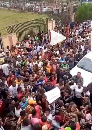 Ongoing protest in Ogwashi-uku polytechnic over school fees increment (video)