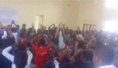 See How Unilorin Lecturer Disciplined 400 Level Students For Noise Making