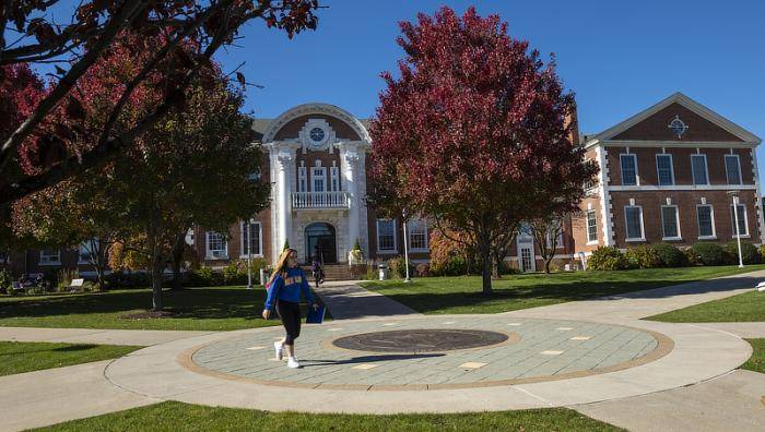 2022 Honors Scholarships at University of New Haven, USA