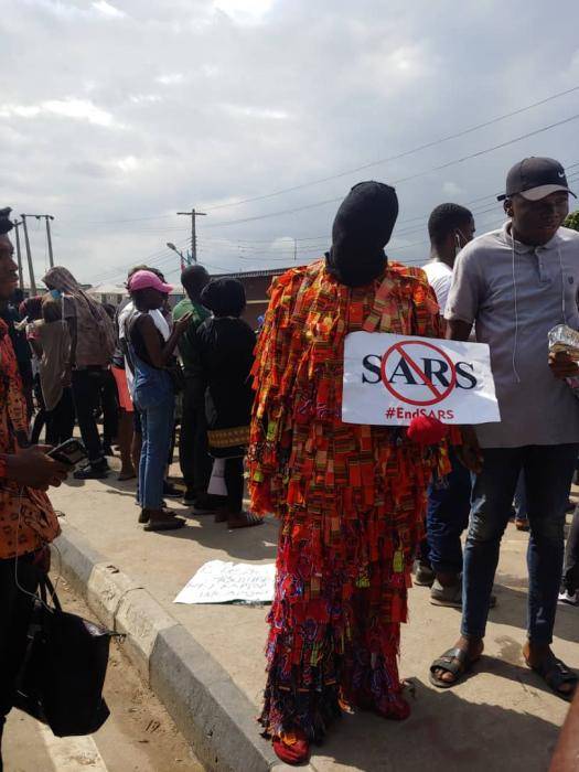 Masquerade Pictured at the #ENDSARS Protest in UNILAG School Gate (Photos)
