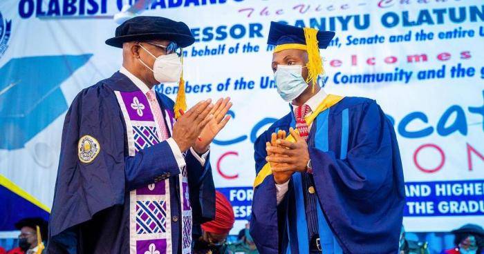 OOU best graduating students get automatic employment, N2m, from Ogun state govt