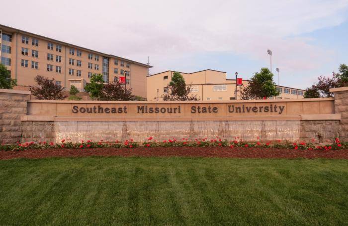 2020 Hoover, Grace V. International Scholarships At Southeast Missouri State University, USA