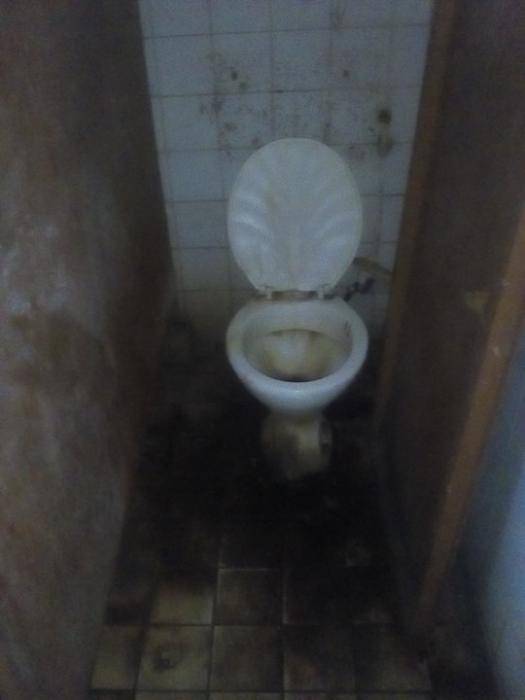 The Bad State Of UNIABUJA Boys Hostel Will Make You Cringe (Graphic Pictures)