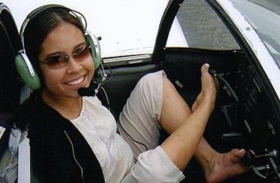 Here's The First Licensed Armless Pilot Who Flies a Plane With Her Legs