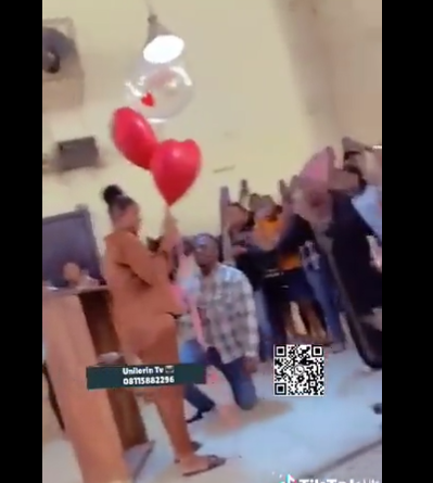 300-level UNILORIN student proposes marriage to his girlfriend in front of his class (video)