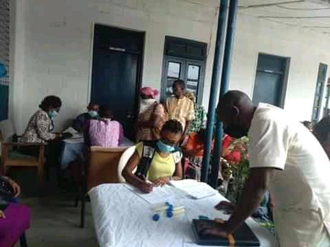 Abia State School Teachers Troop out En-masse for COVID-19 Test Ahead of Schools Resumption