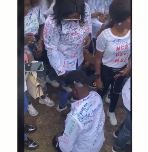 TASUED student turns down her boyfriend's marriage proposal with a resounding ''no'' (video)