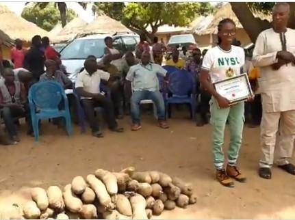 Benue State Corps Member Gifted 80 Tubbers of Yam for Drilling a Borehole for a community.